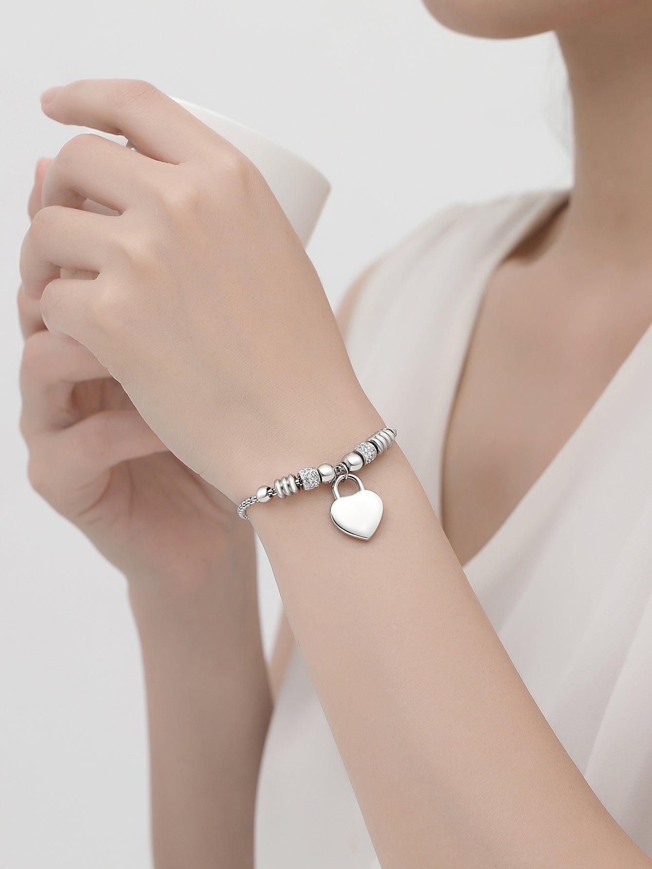 Exquisite Stainless Steel Heart Cross Bracelet - A Thoughtful Religious Gift for Women, Ideal for Christmas and New Year's Celebrations