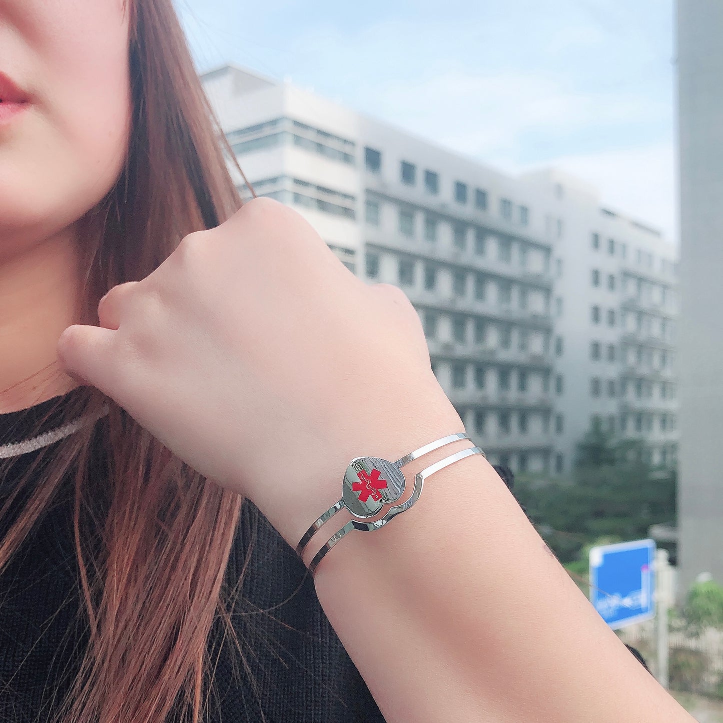 Fashionable Shiny Heart Medical Alert id Cuff Bracelet for Women and Girls